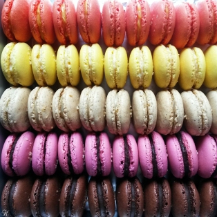 Colorful macarons / pisani makroni